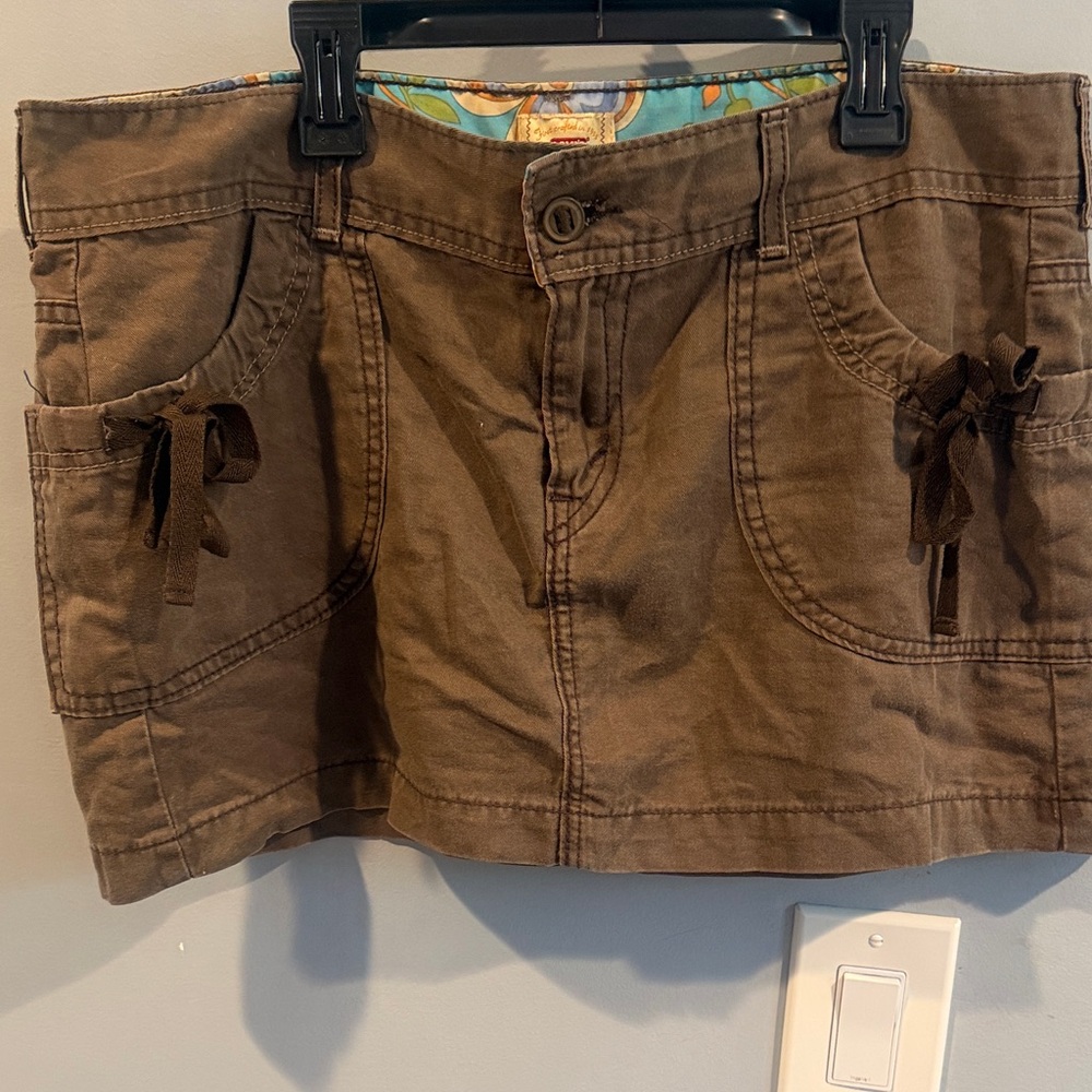 Levi's Brown Juniors Cargo Shorts with Bow Details early 2000’s